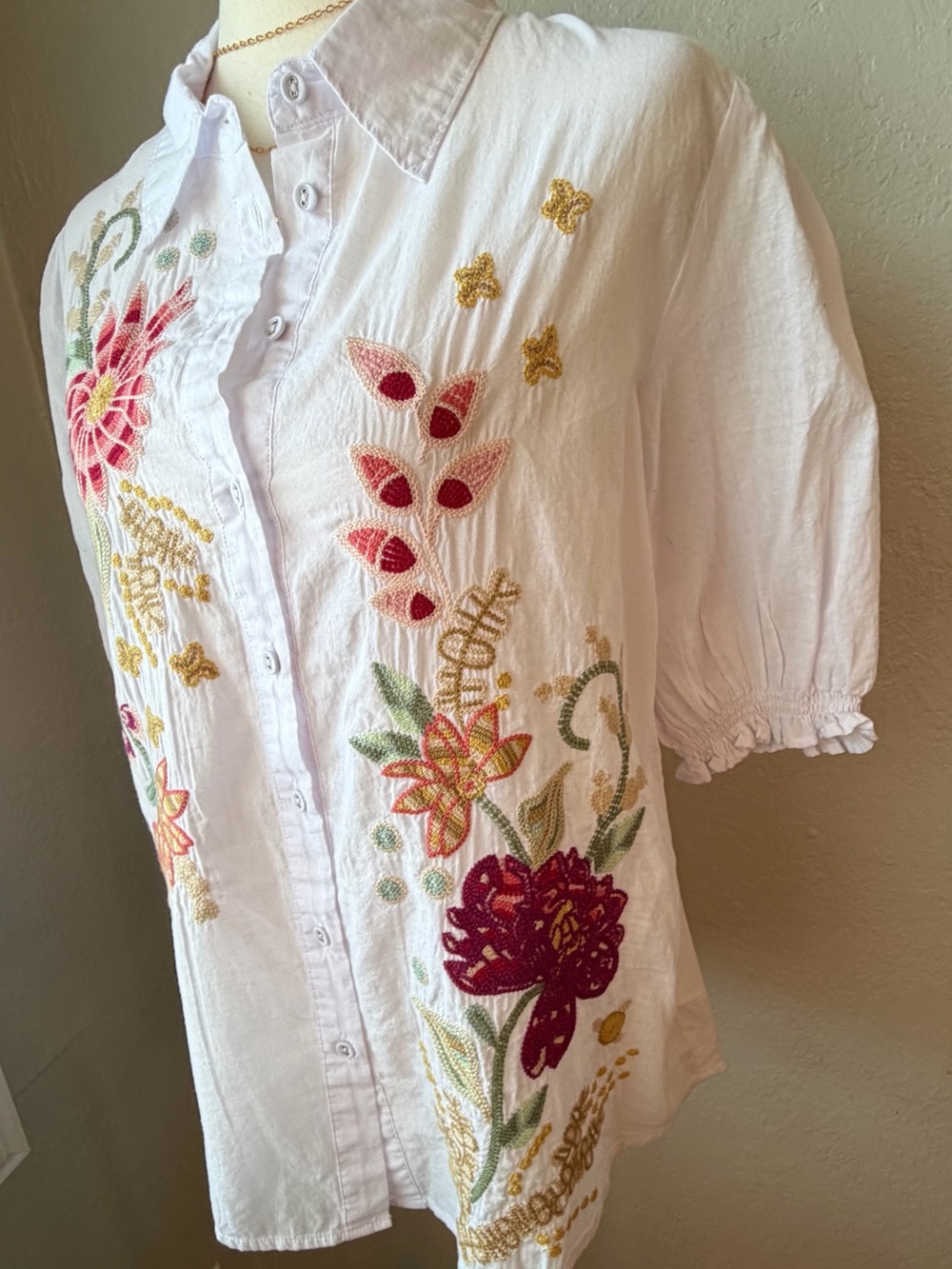 Johnny Was White Button-Up Blouse with Multicolor Floral Embroidery Size Small - Picture 3 of 15